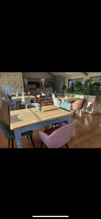 The Countryman Inn Llantrisant  Εξωτερικό φωτογραφία
